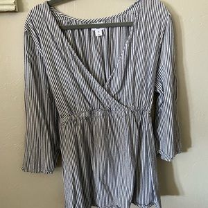 ‼️4/$20 SALE‼️ Old Navy Maternity Wrap Blouse